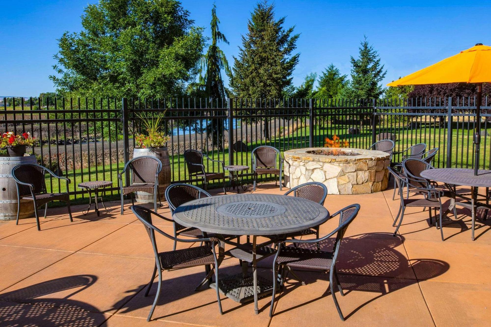 Comfort Inn & Suites Walla Walla Exterior photo